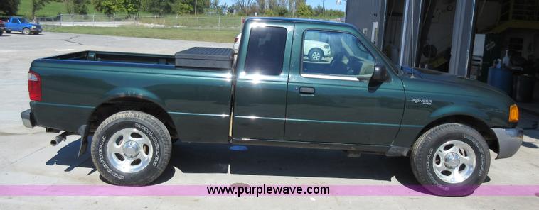 image for item I6442 2003 Ford Ranger SuperCab pickup truck