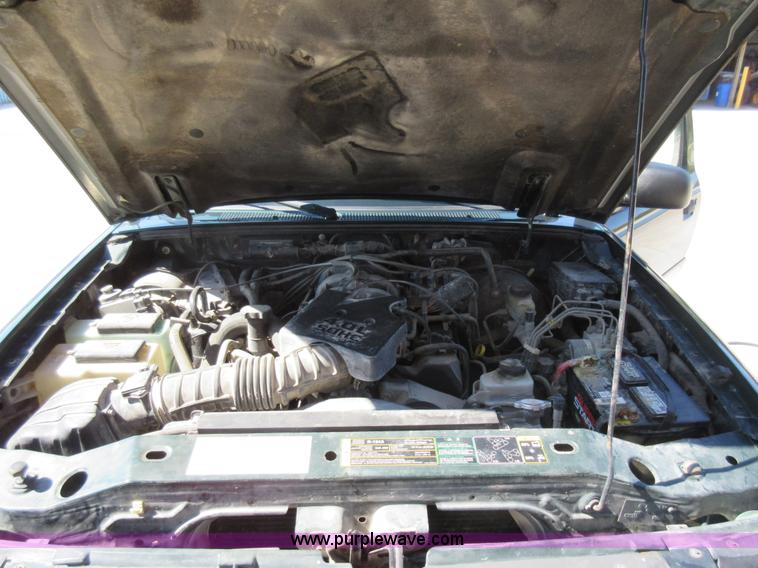 image for item I6442 2003 Ford Ranger SuperCab pickup truck