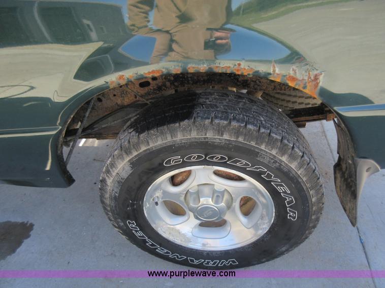 image for item I6442 2003 Ford Ranger SuperCab pickup truck