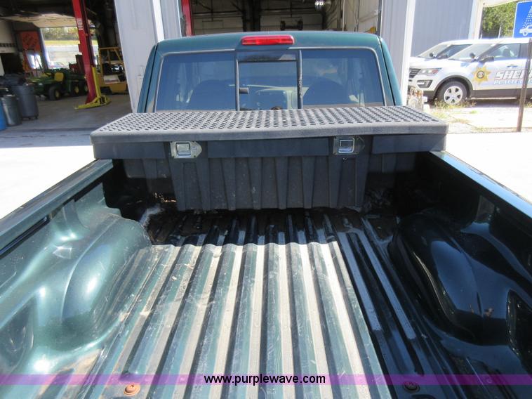 image for item I6442 2003 Ford Ranger SuperCab pickup truck