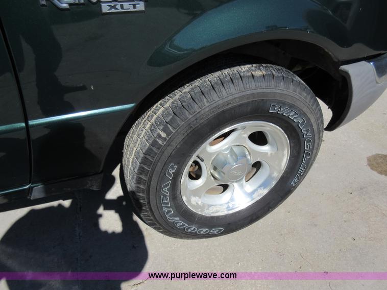 image for item I6442 2003 Ford Ranger SuperCab pickup truck