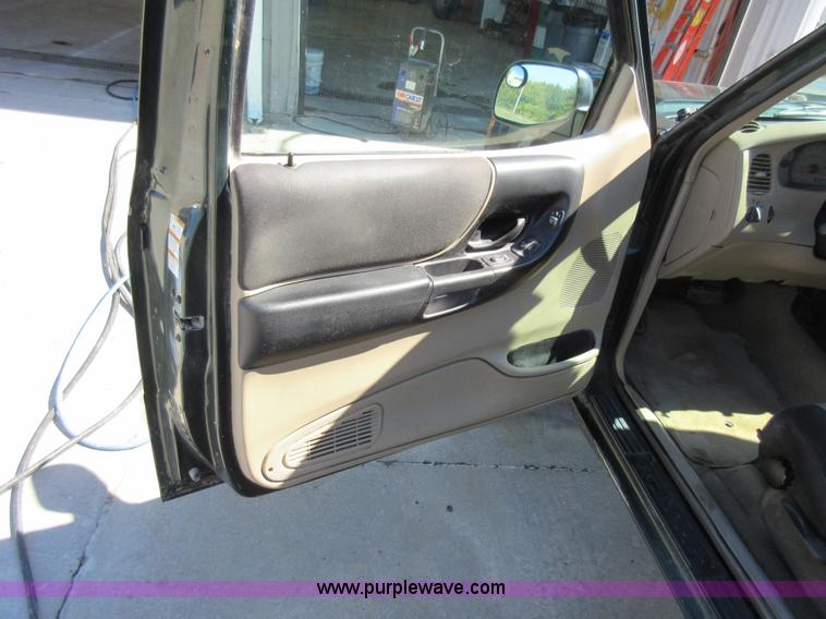 image for item I6442 2003 Ford Ranger SuperCab pickup truck