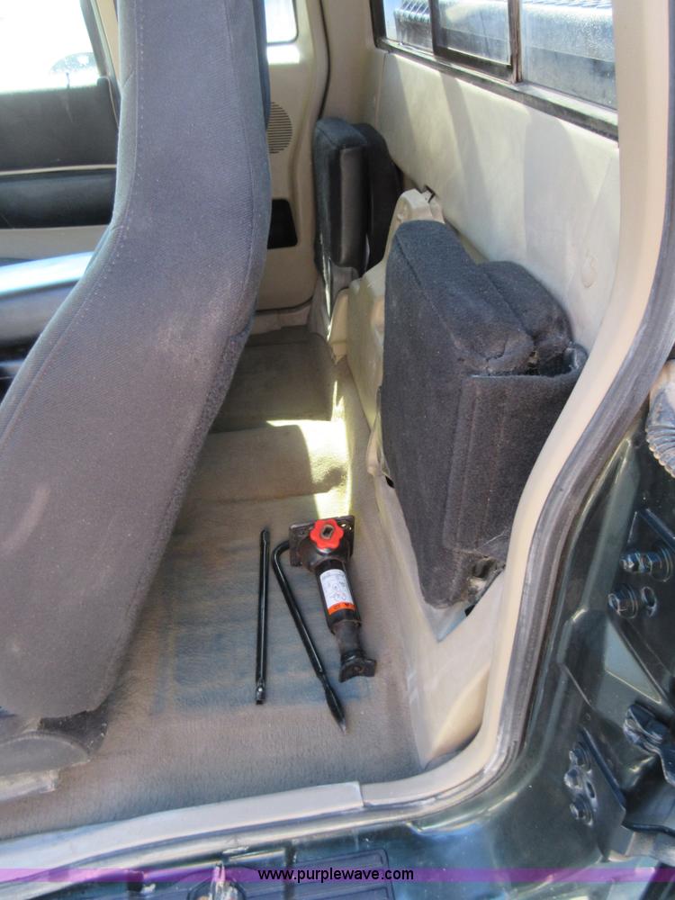 image for item I6442 2003 Ford Ranger SuperCab pickup truck