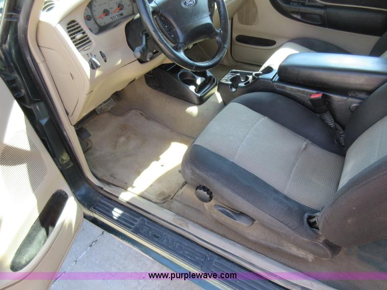 image for item I6442 2003 Ford Ranger SuperCab pickup truck