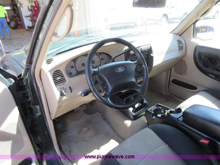 image for item I6442 2003 Ford Ranger SuperCab pickup truck