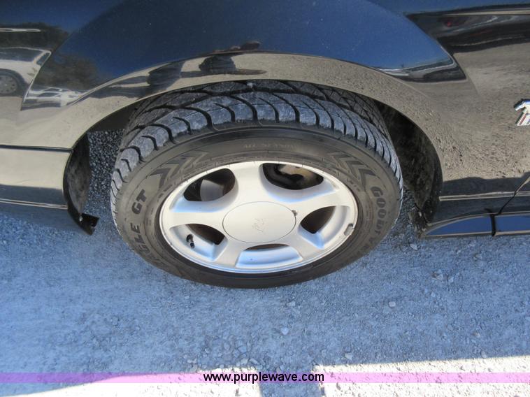 image for item I6445 2002 Ford Mustang