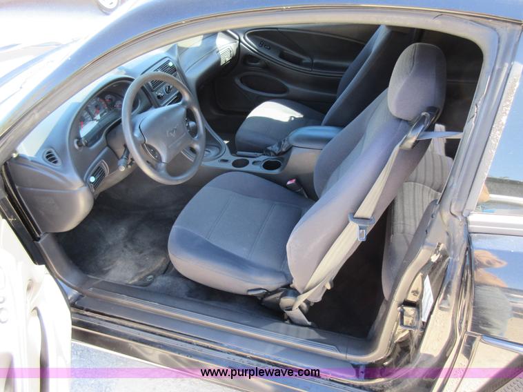 image for item I6445 2002 Ford Mustang