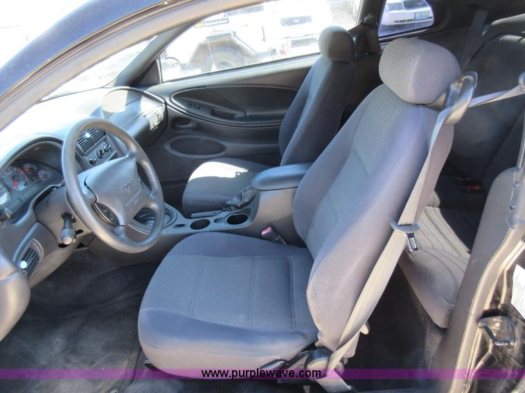 image for item I6445 2002 Ford Mustang