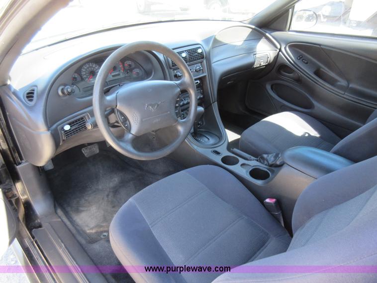 image for item I6445 2002 Ford Mustang