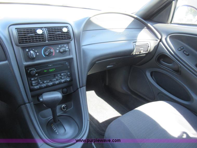 image for item I6445 2002 Ford Mustang