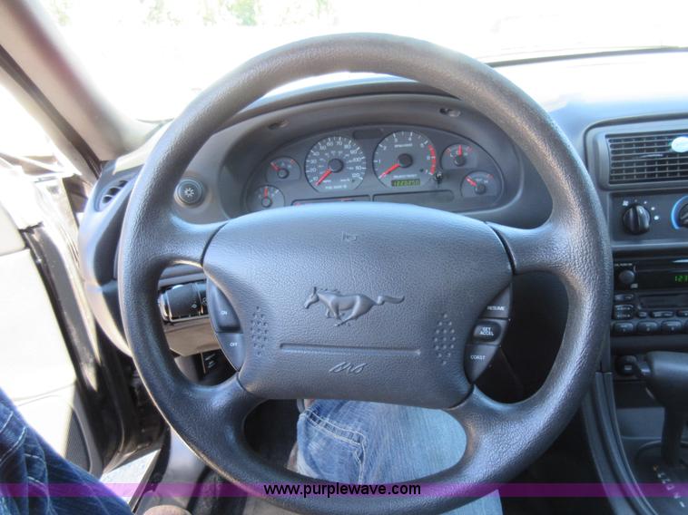 image for item I6445 2002 Ford Mustang