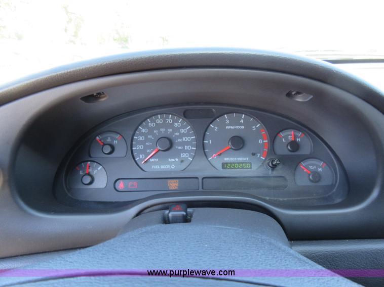 image for item I6445 2002 Ford Mustang