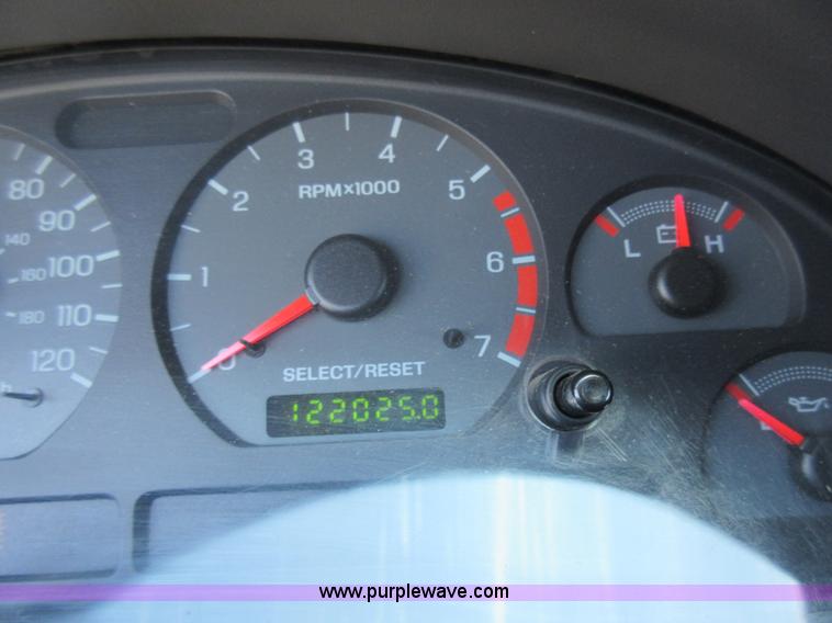 image for item I6445 2002 Ford Mustang