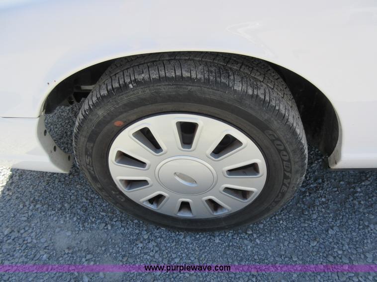 image for item I6446 2008 Ford Crown Victoria Police Interceptor