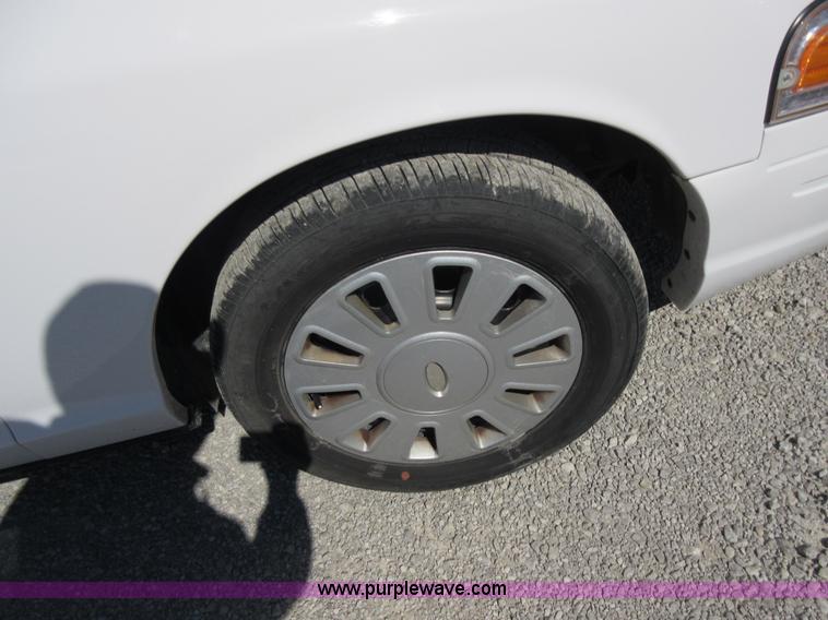 image for item I6446 2008 Ford Crown Victoria Police Interceptor