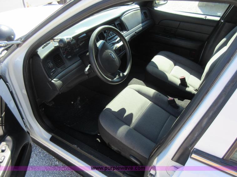 image for item I6446 2008 Ford Crown Victoria Police Interceptor