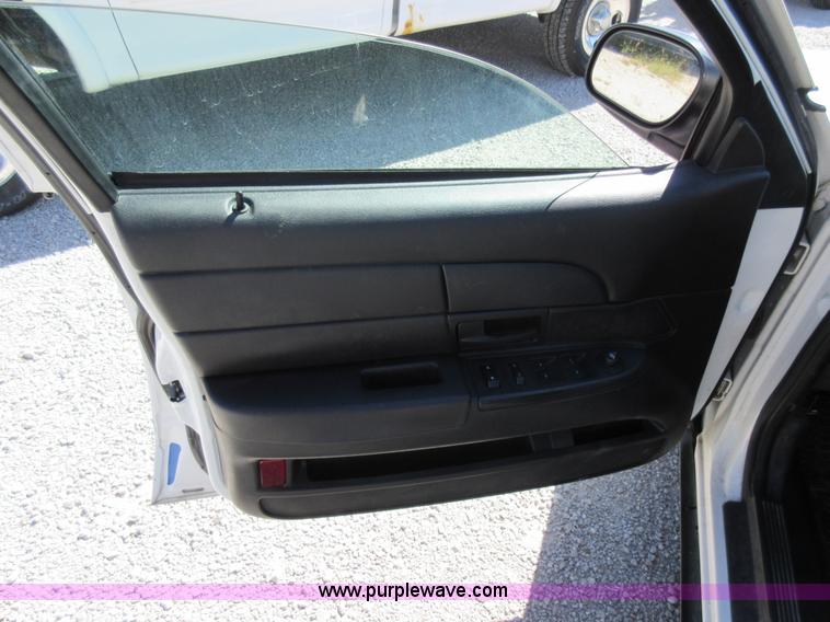 image for item I6447 2009 Ford Crown Victoria Police Interceptor