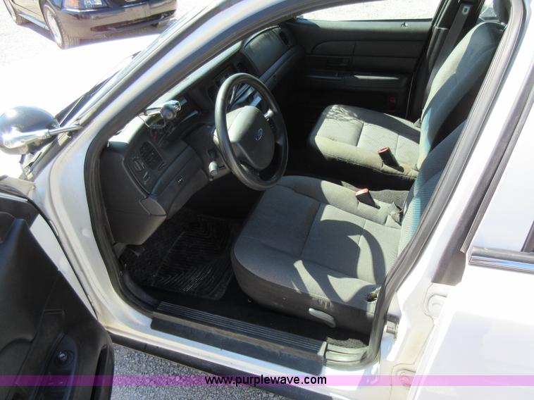 image for item I6447 2009 Ford Crown Victoria Police Interceptor