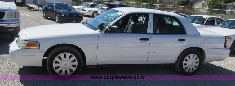 image for item I6448 2007 Ford Crown Victoria Police Interceptor