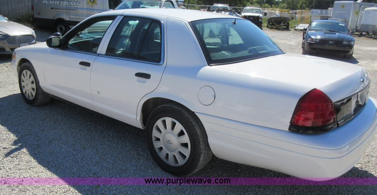 image for item I6448 2007 Ford Crown Victoria Police Interceptor