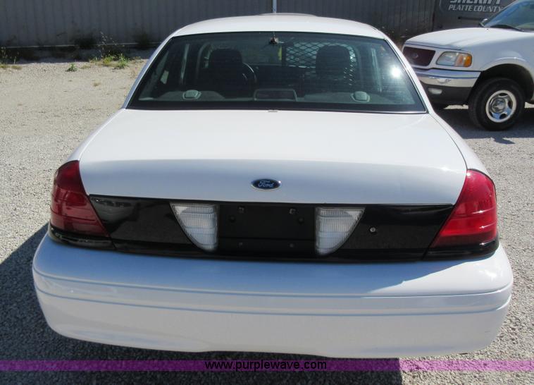 image for item I6448 2007 Ford Crown Victoria Police Interceptor
