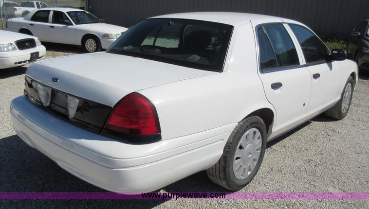 image for item I6448 2007 Ford Crown Victoria Police Interceptor