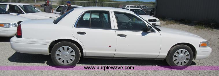 image for item I6448 2007 Ford Crown Victoria Police Interceptor