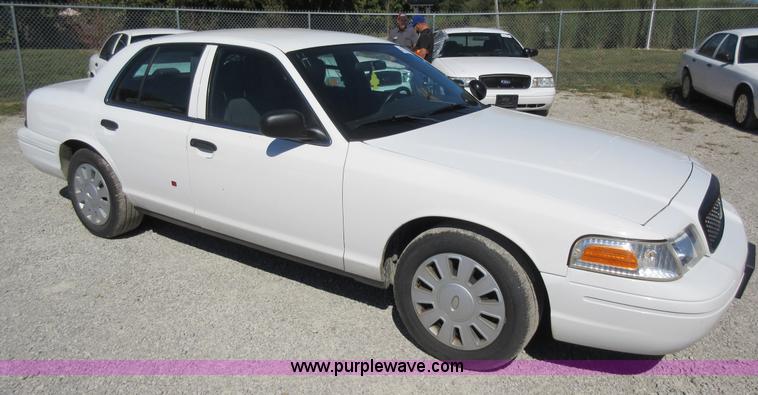 image for item I6448 2007 Ford Crown Victoria Police Interceptor