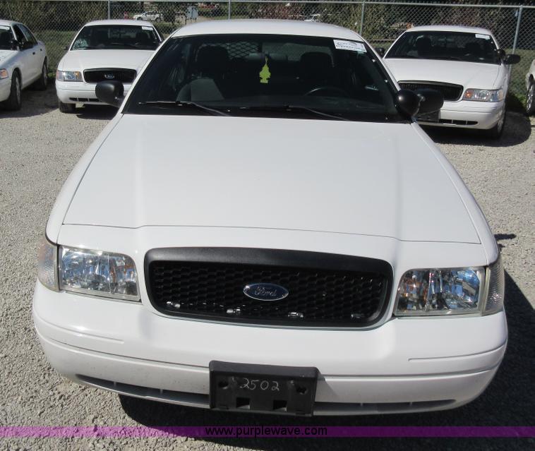 image for item I6448 2007 Ford Crown Victoria Police Interceptor