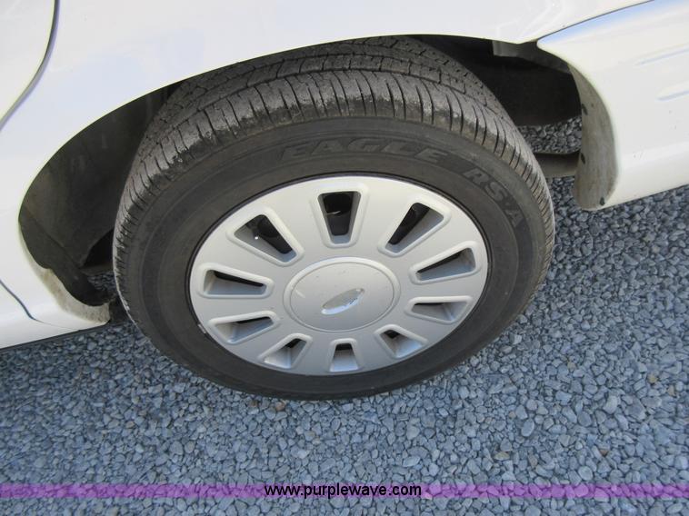 image for item I6448 2007 Ford Crown Victoria Police Interceptor