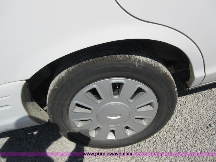 image for item I6448 2007 Ford Crown Victoria Police Interceptor