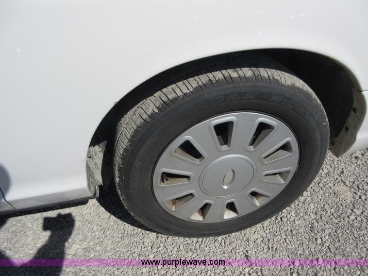 image for item I6448 2007 Ford Crown Victoria Police Interceptor