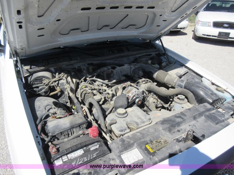 image for item I6448 2007 Ford Crown Victoria Police Interceptor