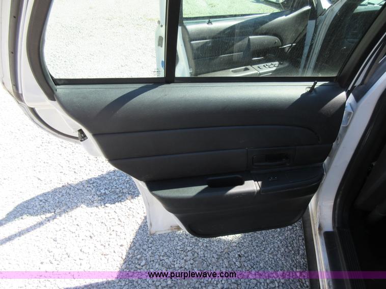 image for item I6448 2007 Ford Crown Victoria Police Interceptor