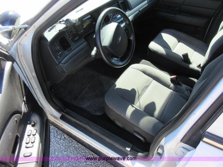 image for item I6448 2007 Ford Crown Victoria Police Interceptor