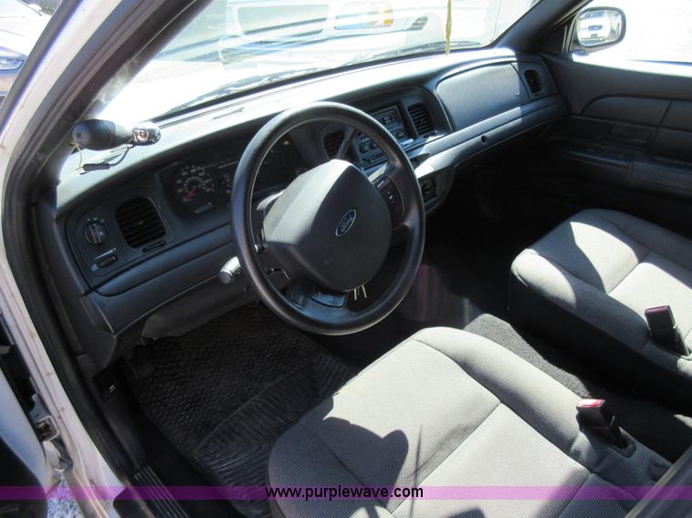 image for item I6448 2007 Ford Crown Victoria Police Interceptor