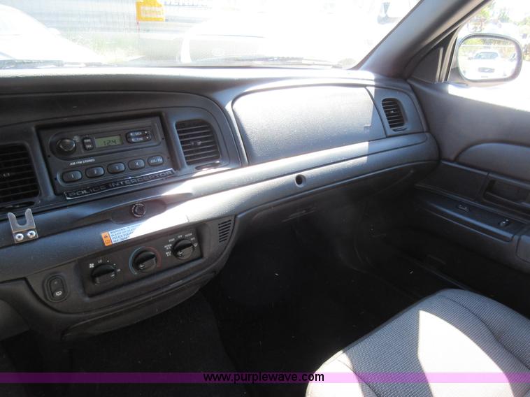 image for item I6448 2007 Ford Crown Victoria Police Interceptor