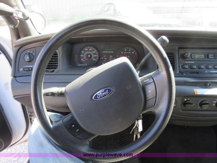 image for item I6448 2007 Ford Crown Victoria Police Interceptor