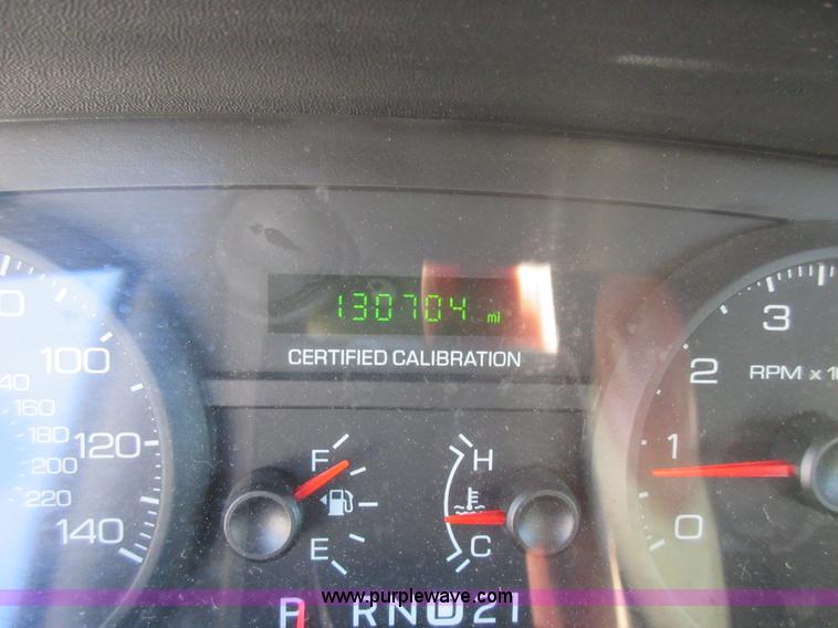 image for item I6448 2007 Ford Crown Victoria Police Interceptor