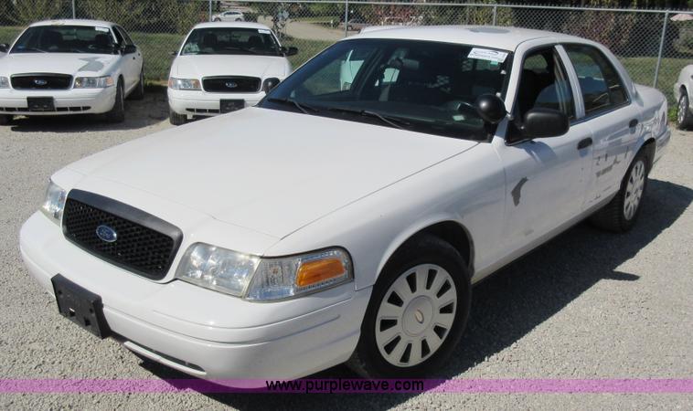 image for item I6449 2008 Ford Crown Victoria Police Interceptor