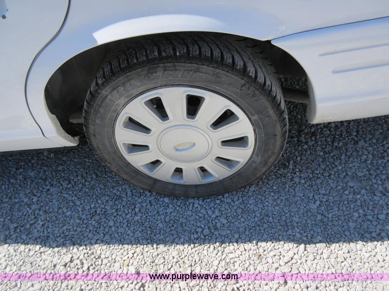 image for item I6449 2008 Ford Crown Victoria Police Interceptor