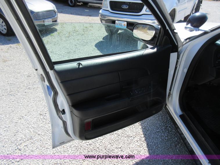 image for item I6449 2008 Ford Crown Victoria Police Interceptor