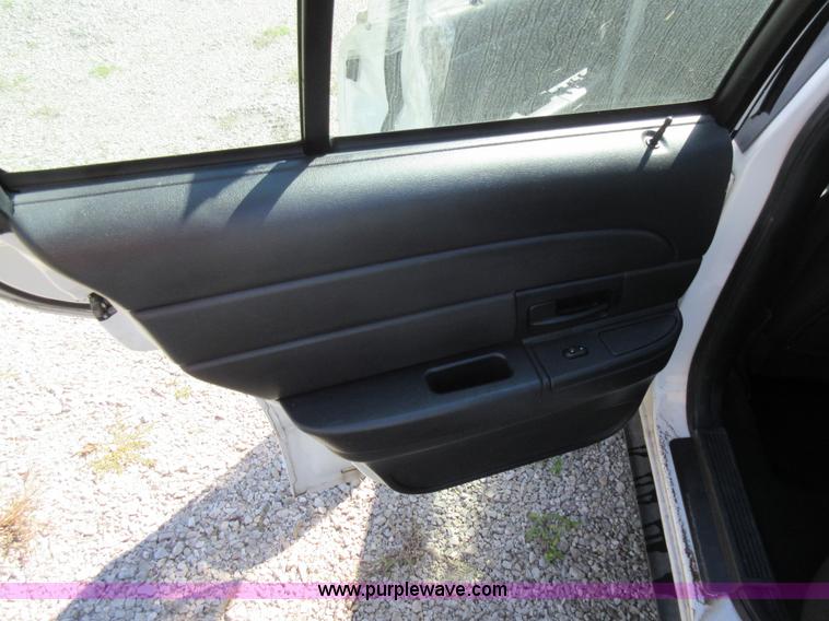 image for item I6450 2008 Ford Crown Victoria Police Interceptor