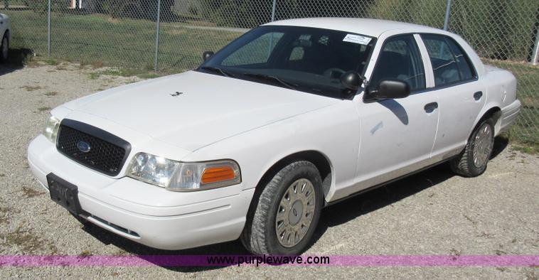 image for item I6451 2005 Ford Crown Victoria Police Interceptor