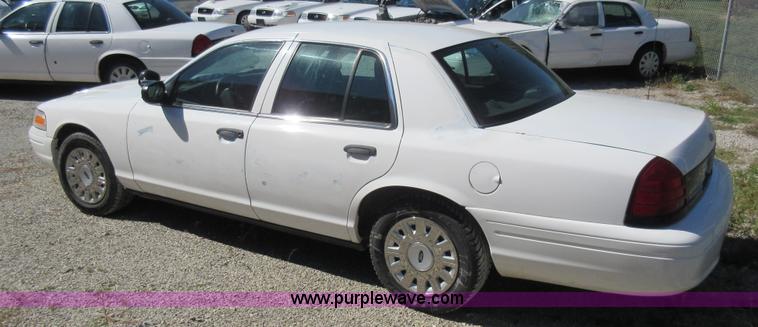 image for item I6451 2005 Ford Crown Victoria Police Interceptor