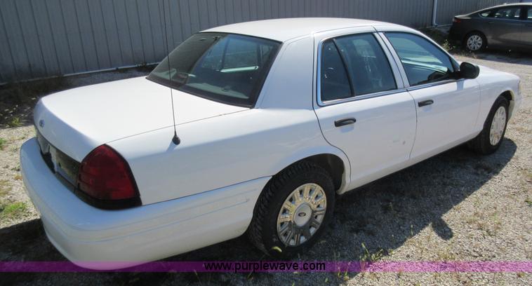 image for item I6451 2005 Ford Crown Victoria Police Interceptor