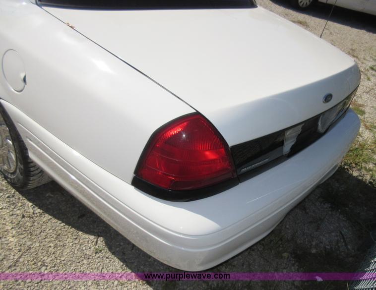 image for item I6451 2005 Ford Crown Victoria Police Interceptor