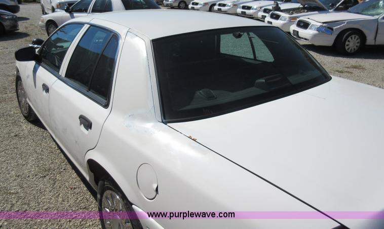 image for item I6451 2005 Ford Crown Victoria Police Interceptor