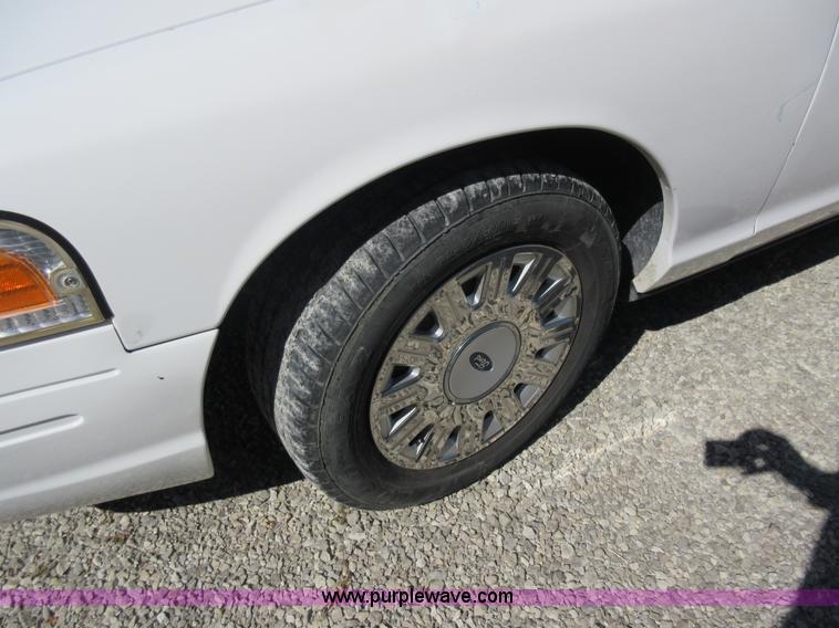image for item I6451 2005 Ford Crown Victoria Police Interceptor