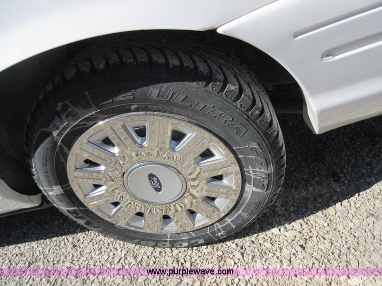 image for item I6451 2005 Ford Crown Victoria Police Interceptor